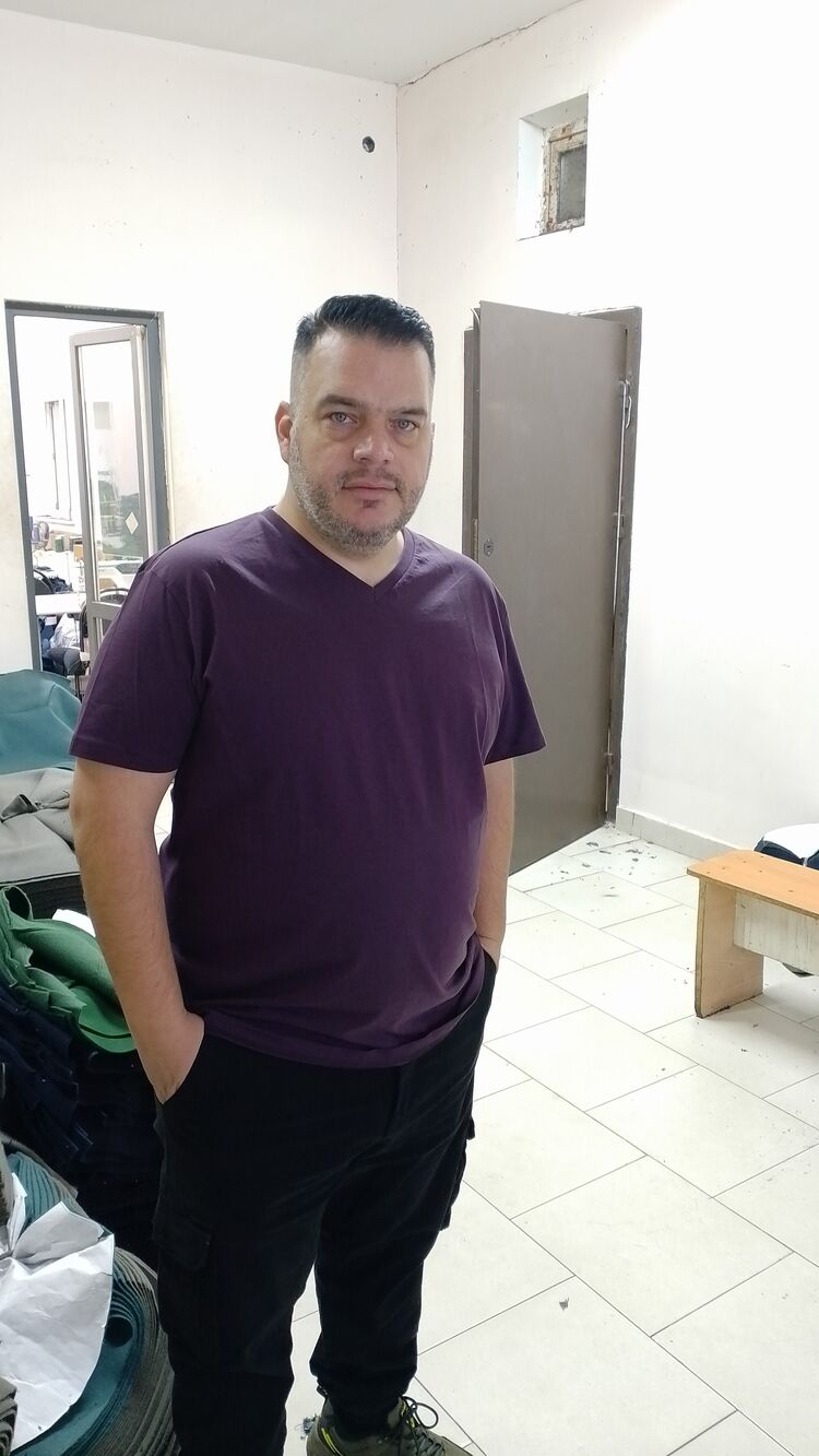  49544210  BAKRI, 40 ,    