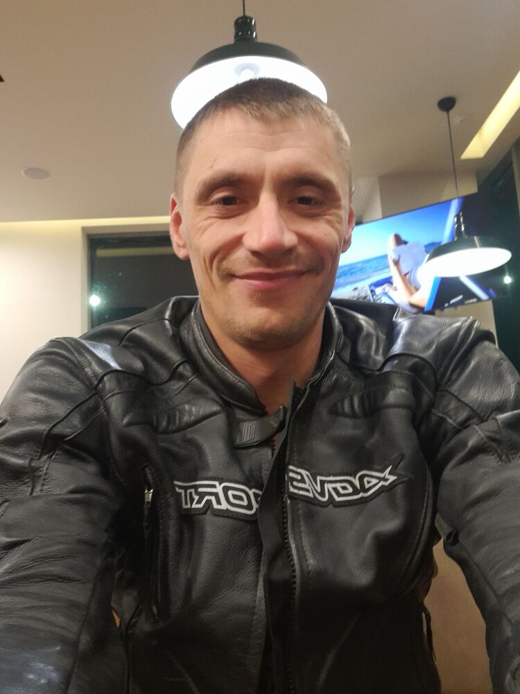  50808210  Pavel, 38 ,    