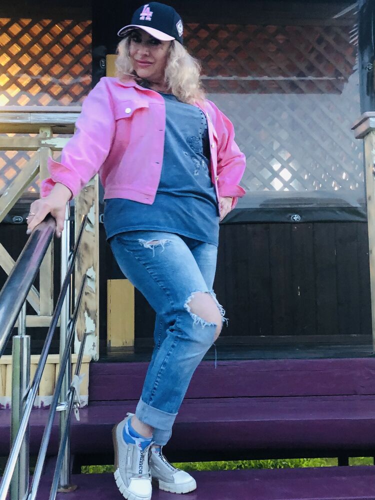  27148020  Linda, 42 ,    