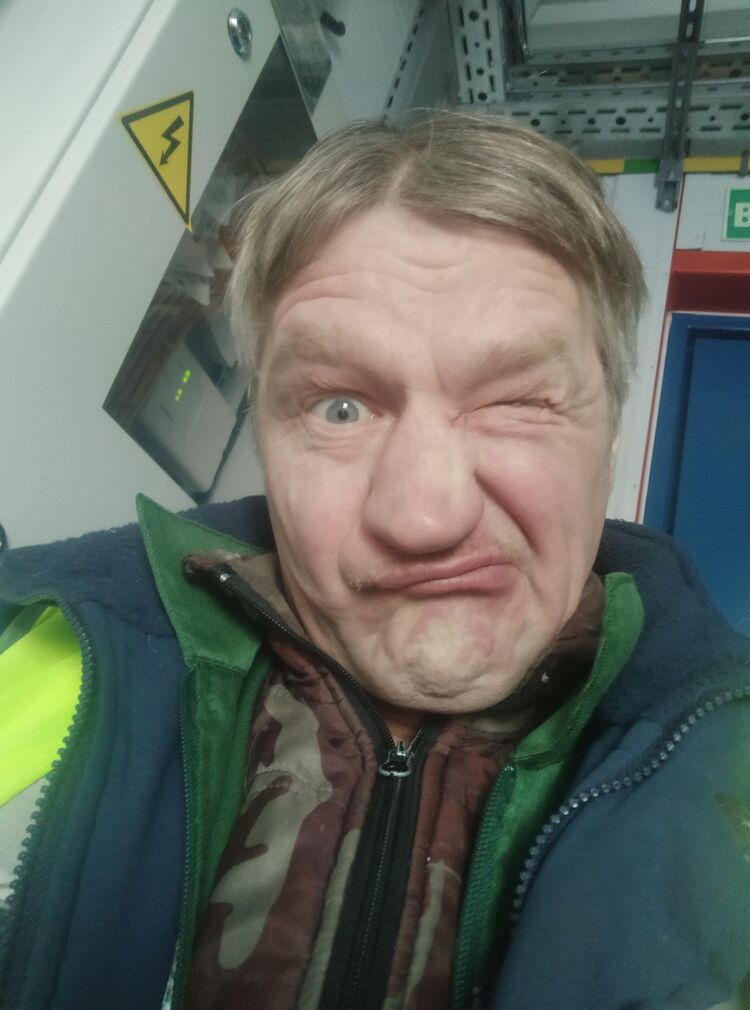  48383300  , 47 ,    