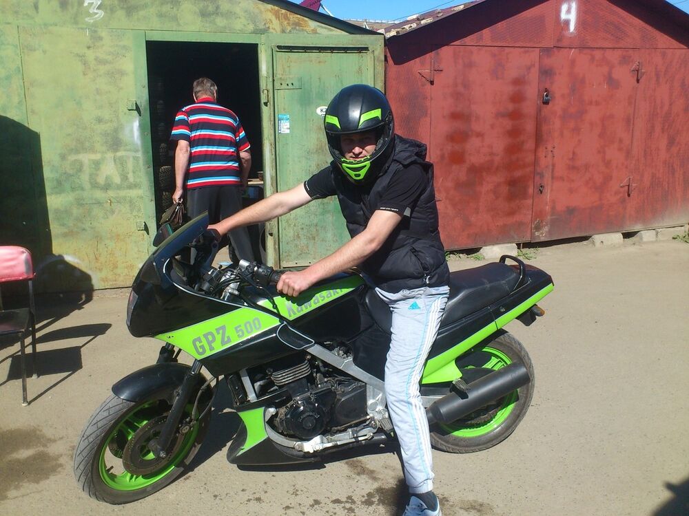  5096090  Viktor, 34 ,    