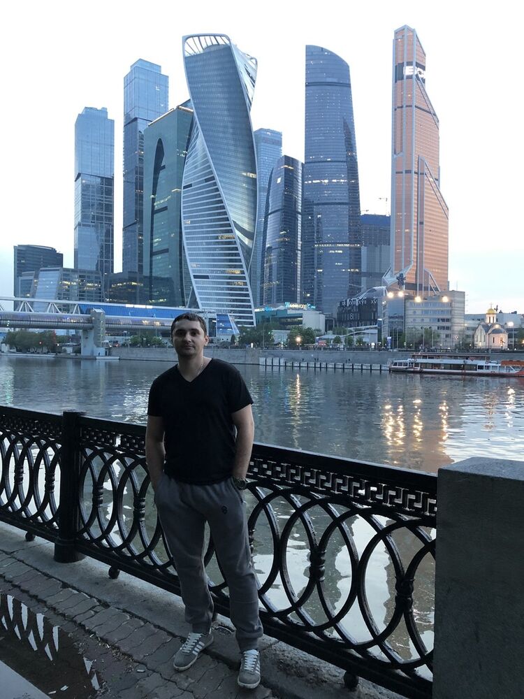  18045220  Yrii, 43 ,    