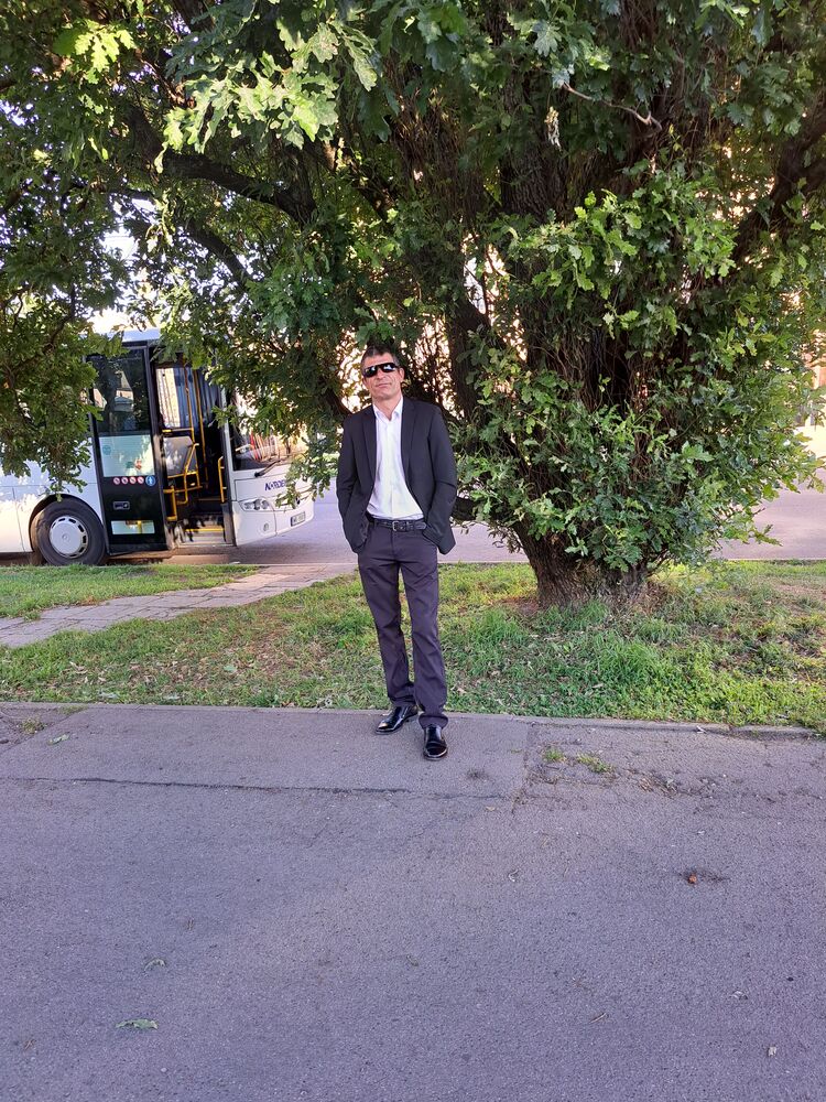  28520600  Aleksandr, 41 ,    