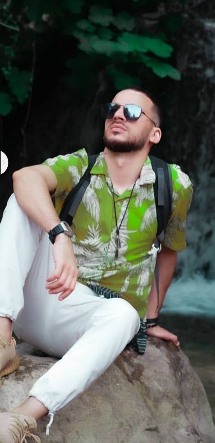  ,   Anis, 28 ,   ,   