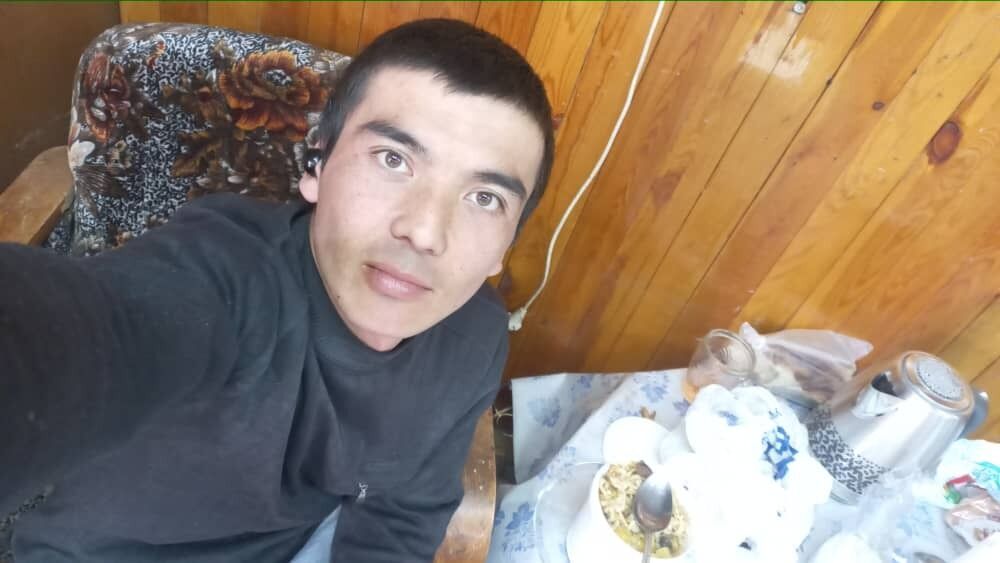 43395850  Alisher, 29 ,    