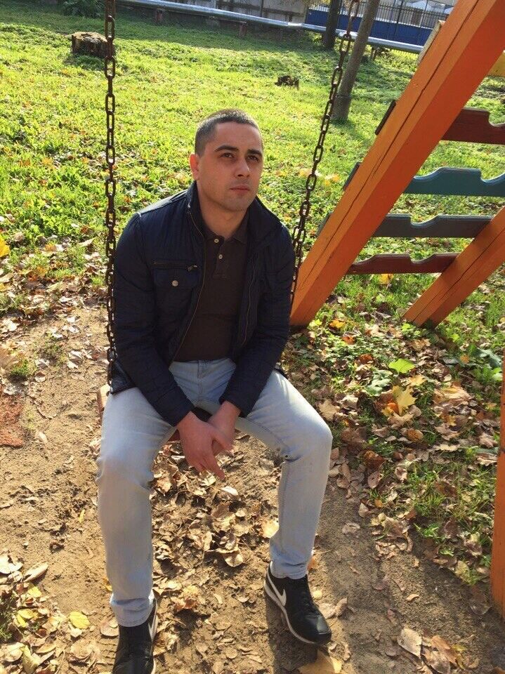  21220920  Garik, 32 ,    