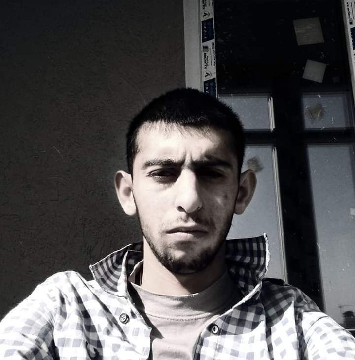 -,   Narek, 25 ,   ,   