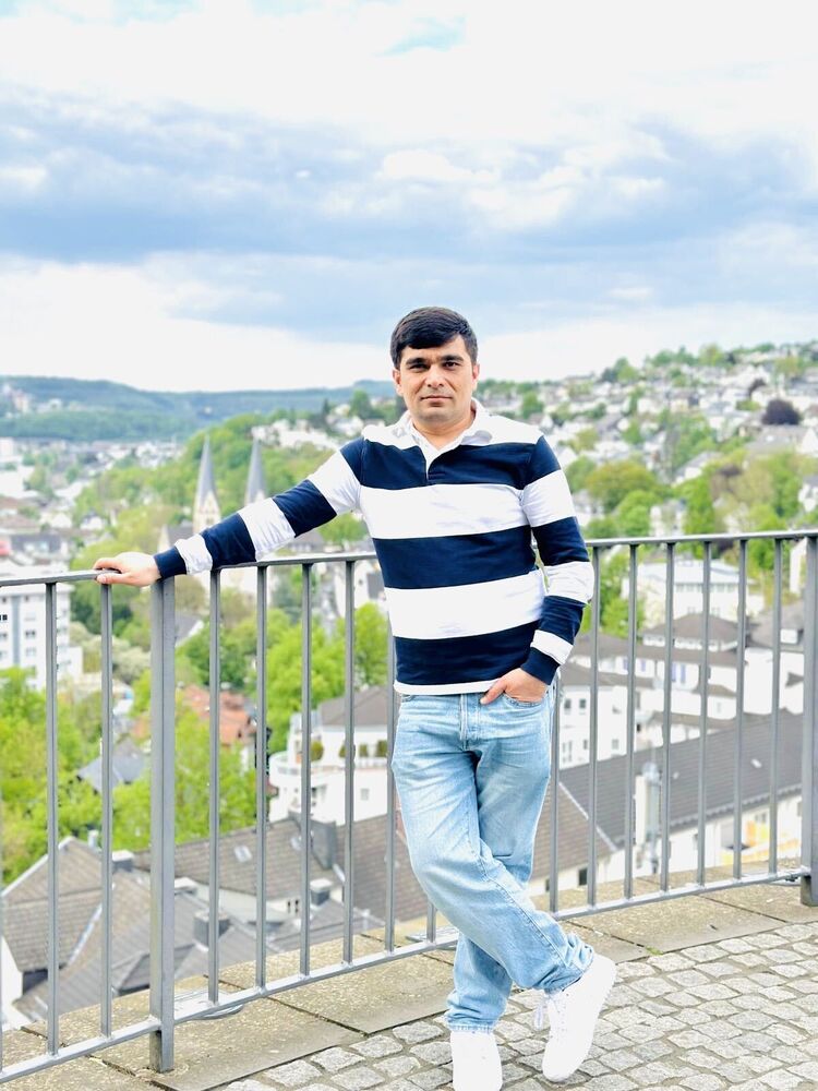  43516630  Salih, 33 ,    Siegen