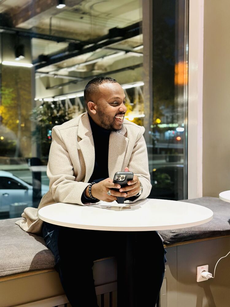  43436930  Zakarie, 30 ,    