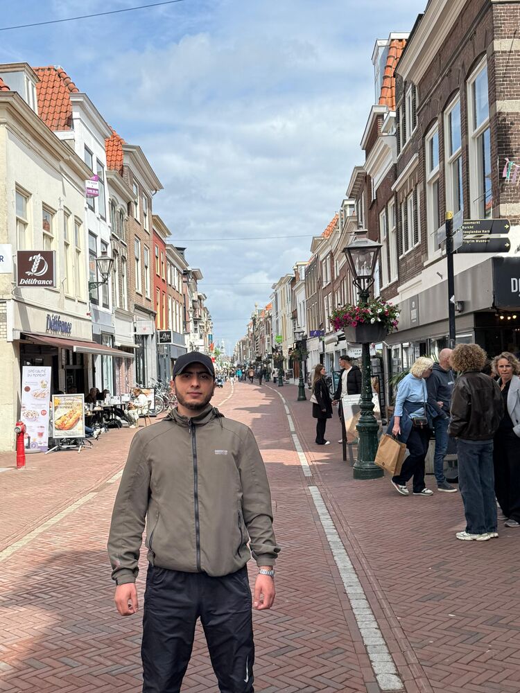  53092360  BIG BULL, 28 ,    Hoofddorp