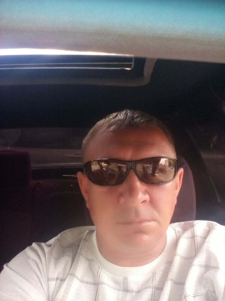  ,   Viktor, 45 ,   