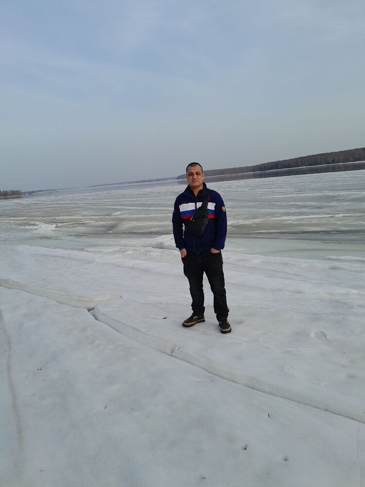  54102710  Ergash, 25 ,    