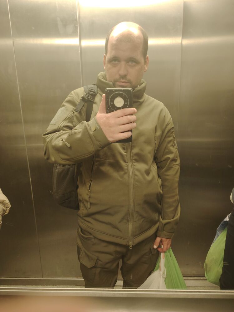  53848990  Shaman, 33 ,    