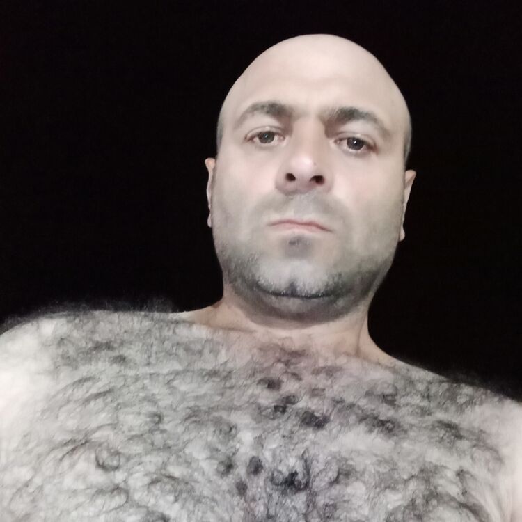  45032920  Ilyas, 40 ,    