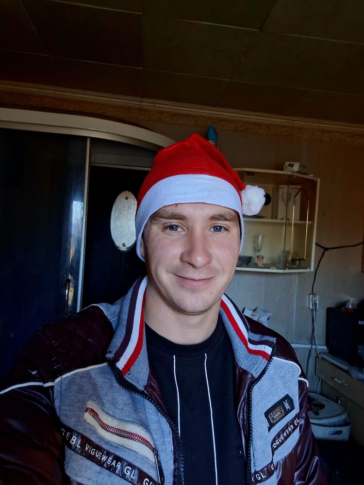  ,   Denis, 27 ,   ,   