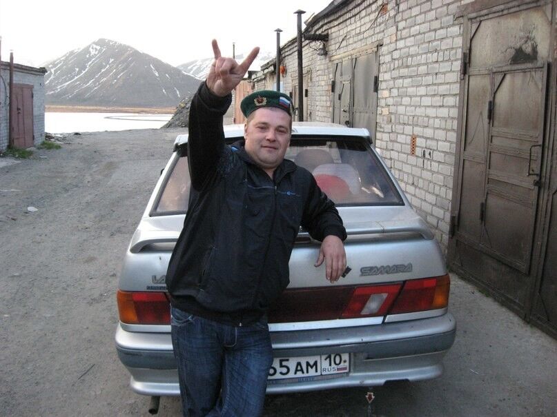  4111810  Viktor, 44 ,    