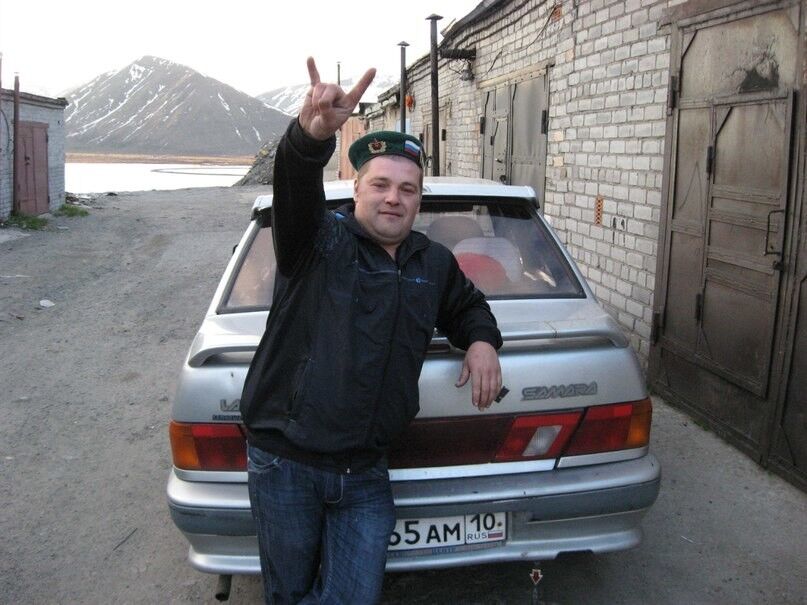  ,   Viktor, 43 ,  