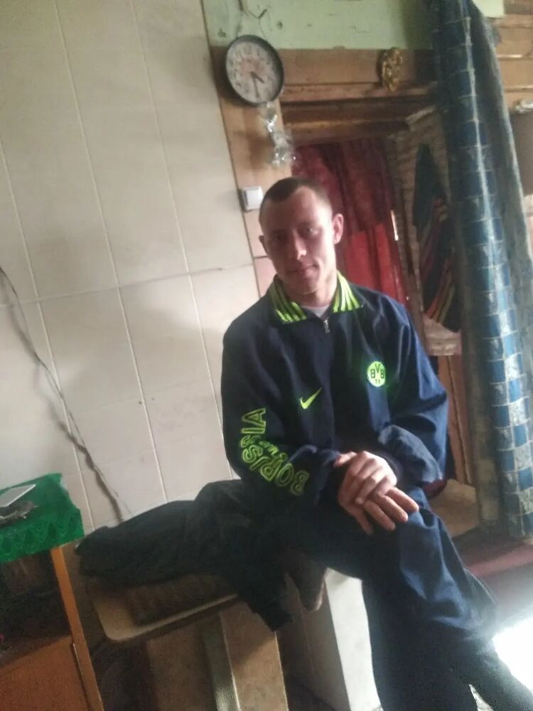  54401140  Ilya, 24 ,    