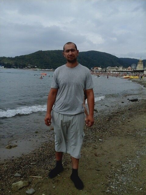  12023570  Sokrat, 37 ,    