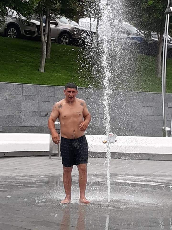  22609560  Irakli, 44 ,    