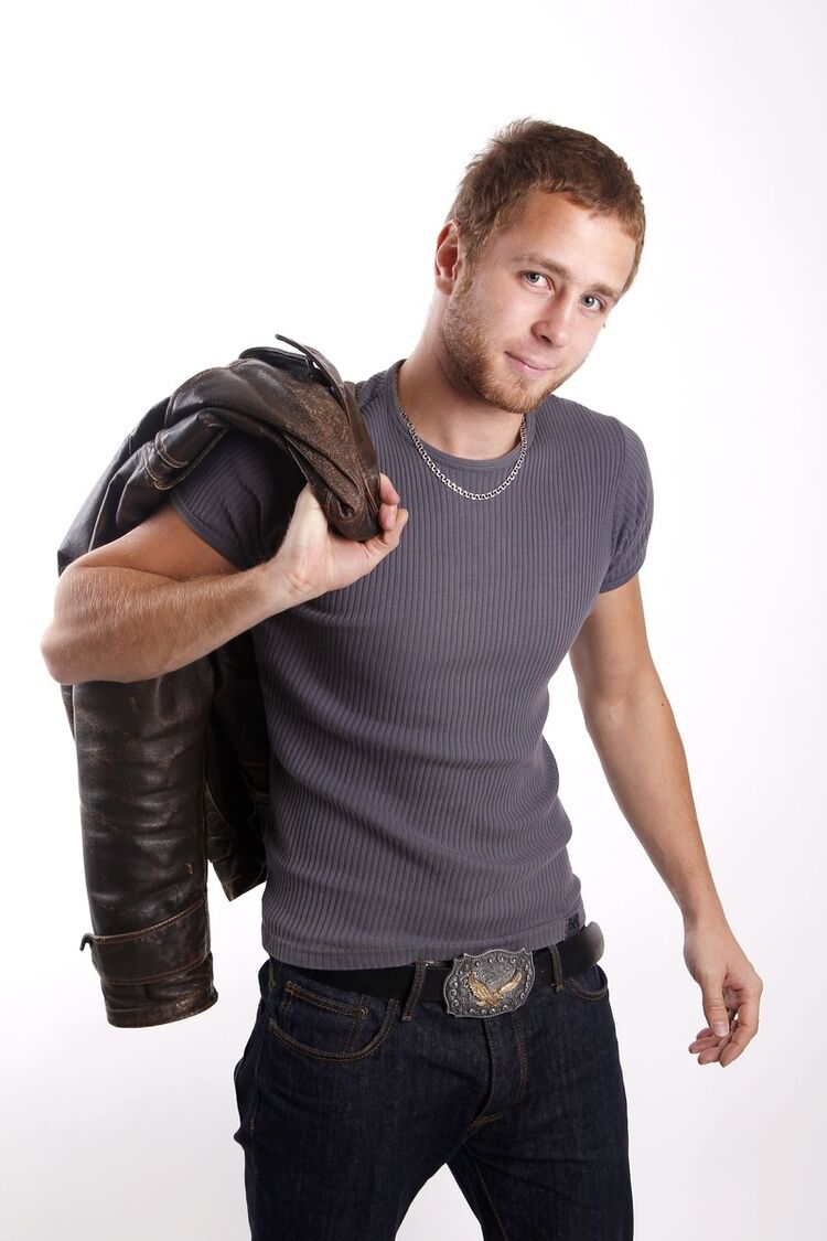  18697740  Dmitrij, 37 ,    