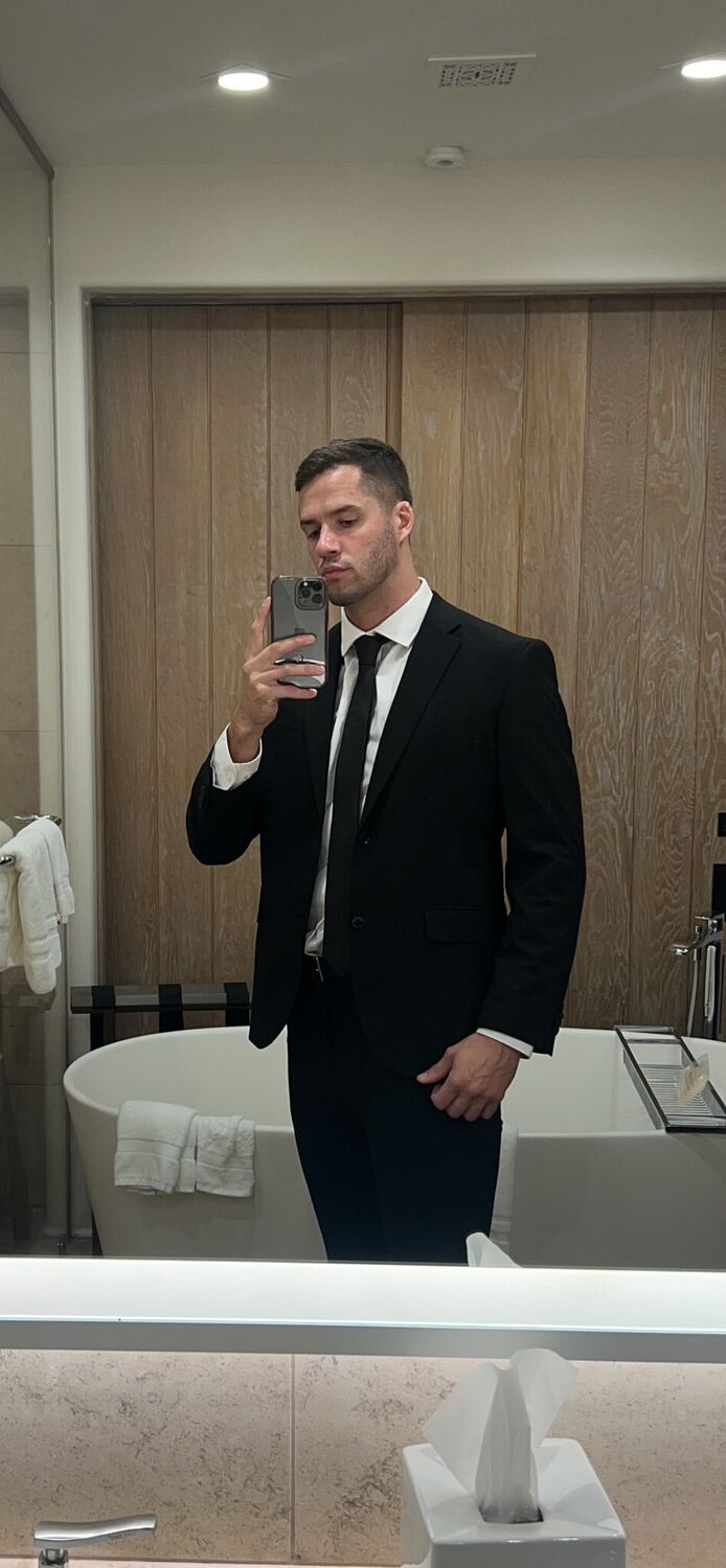  54444620  Artem, 37 ,    