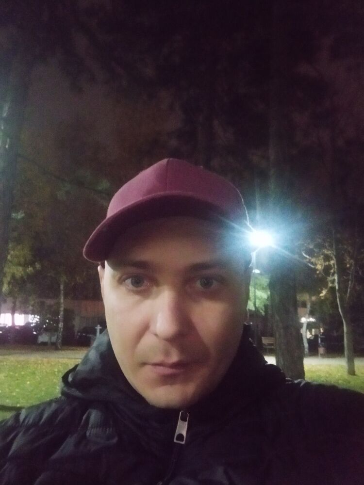  54716600  Miki, 37 ,    