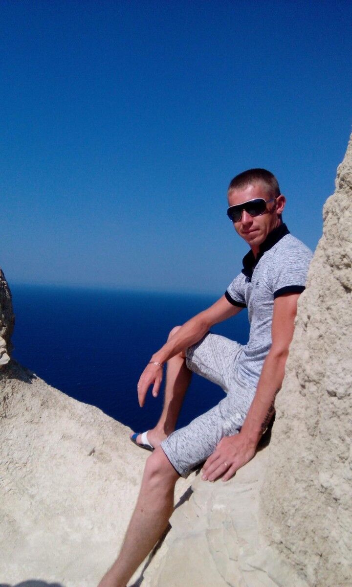  ,   Alex, 34 ,   