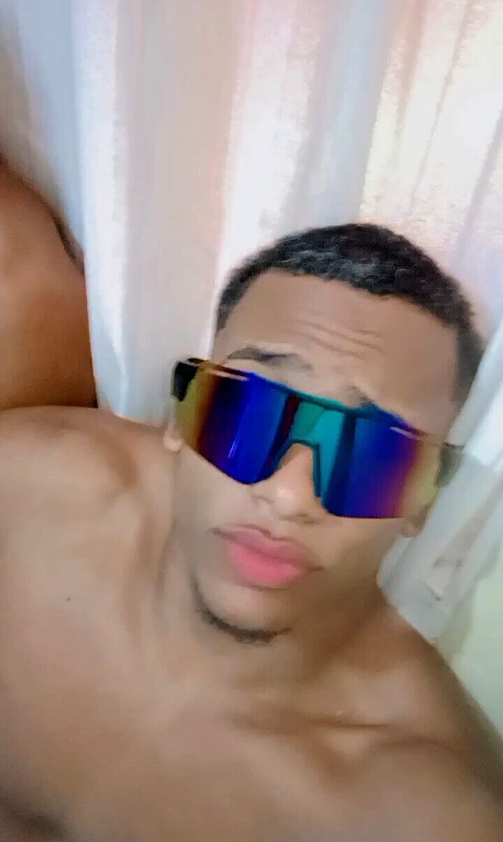  43546390  Manuel, 24 ,    