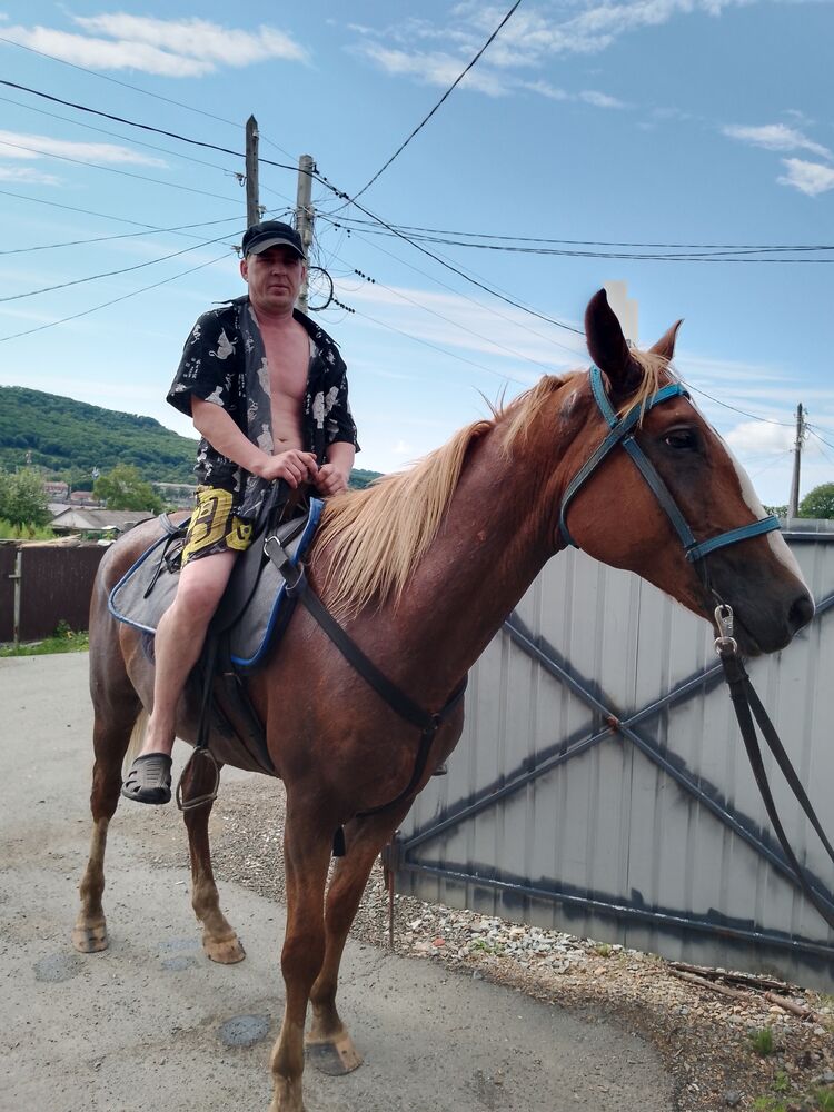  ,   Anton, 39 ,   ,   