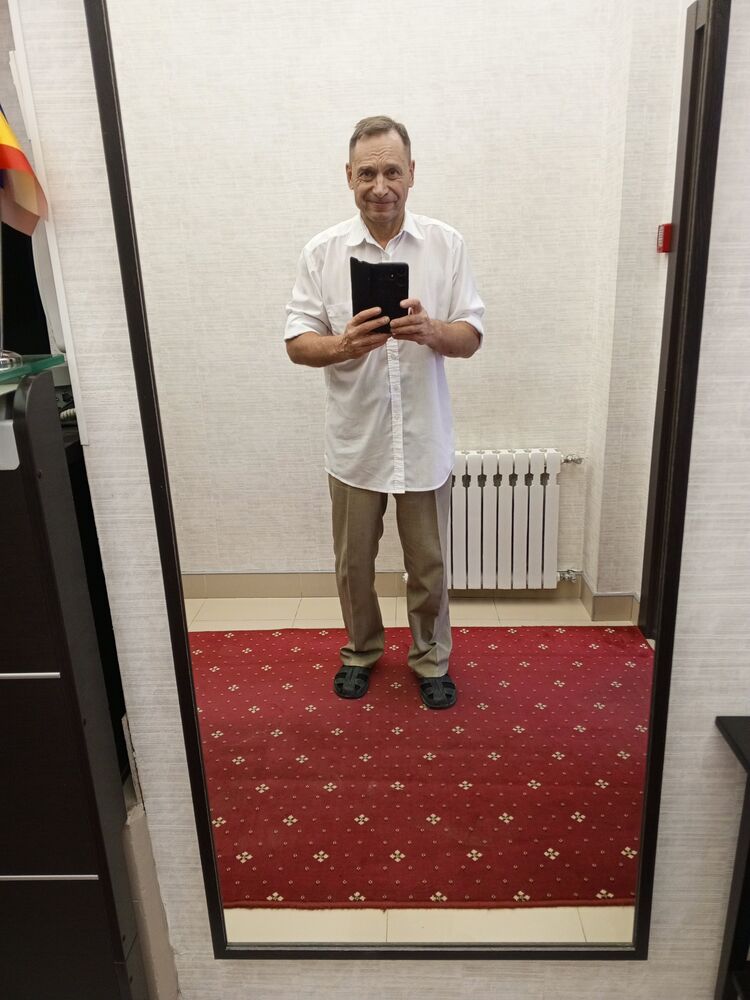  54222790  Alexander, 63 ,    