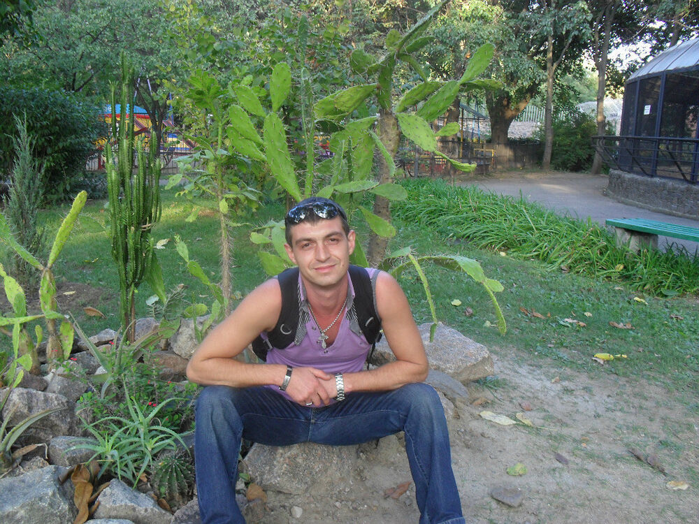  15331170  Aleks, 43 ,    