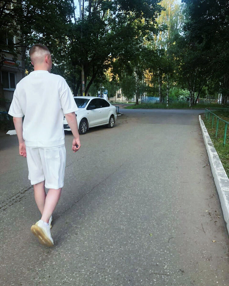  47251000  Igor, 27 ,    