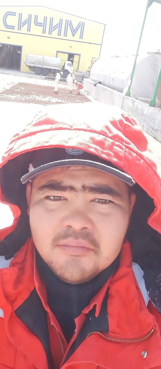  18493690  Nurlan, 34 ,    