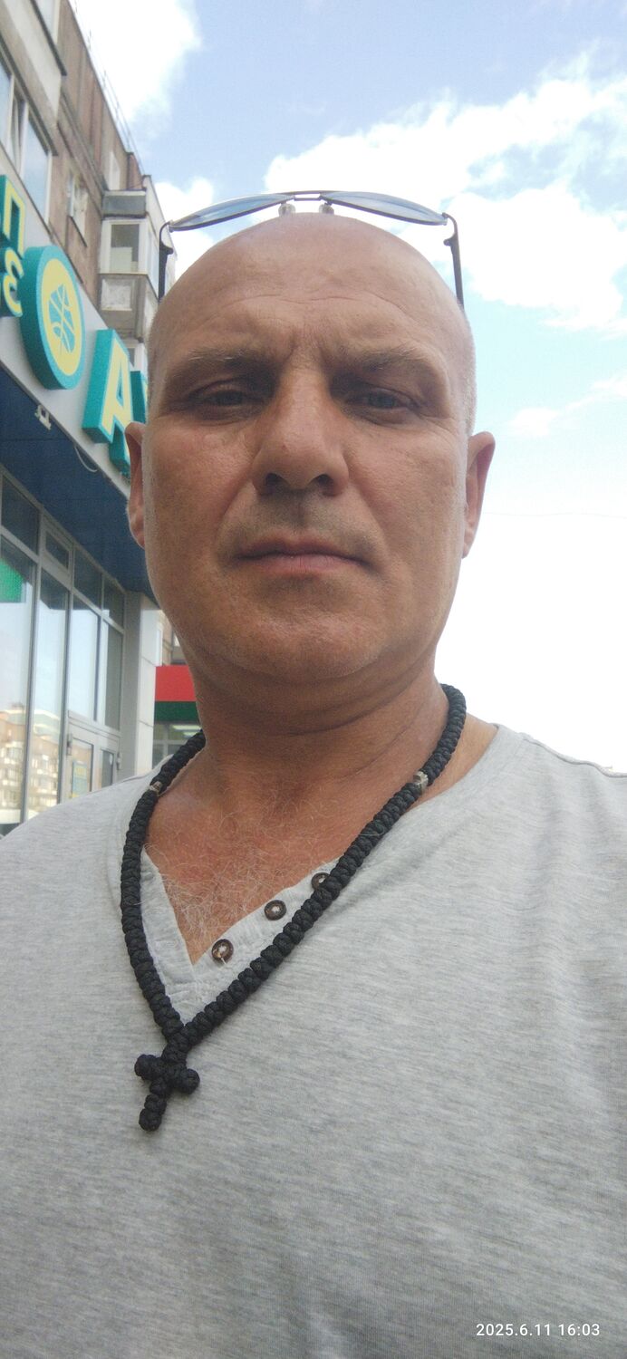  52313480  Goran, 53 ,     