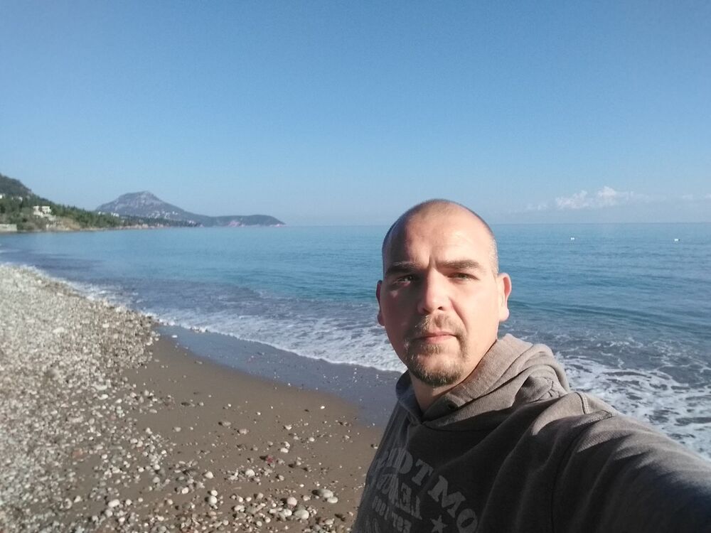  18264040  , 44 ,    Budva