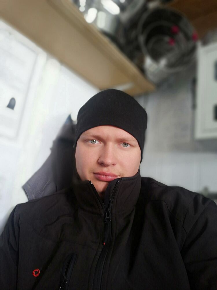  24356090  Victor, 32 ,     