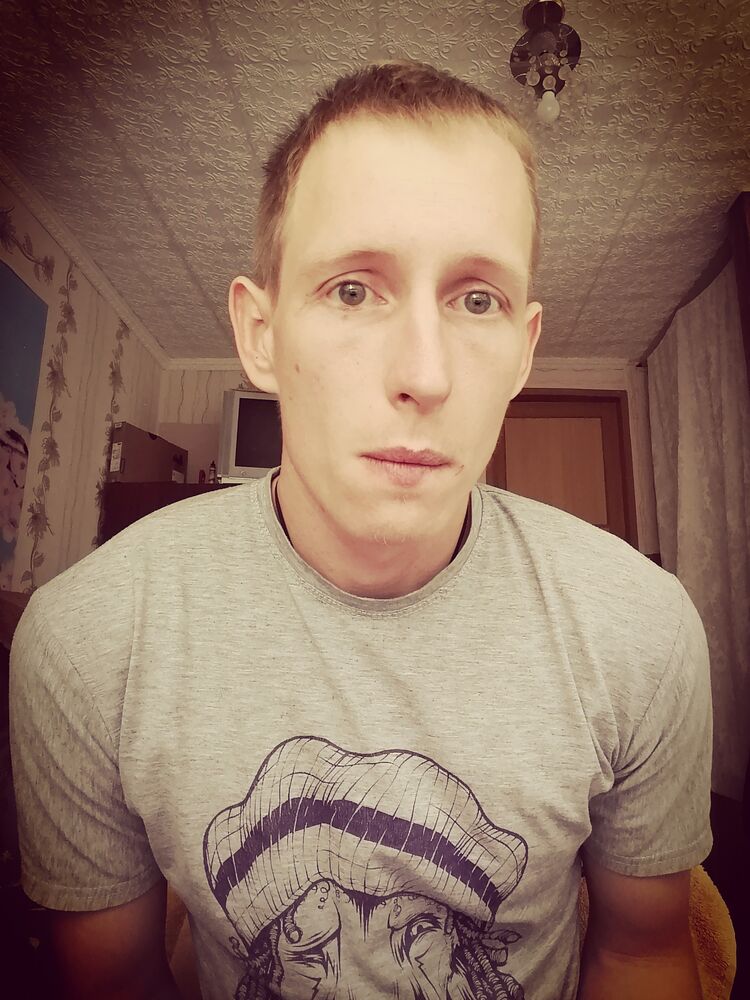  24832580  Ilya, 29 ,    