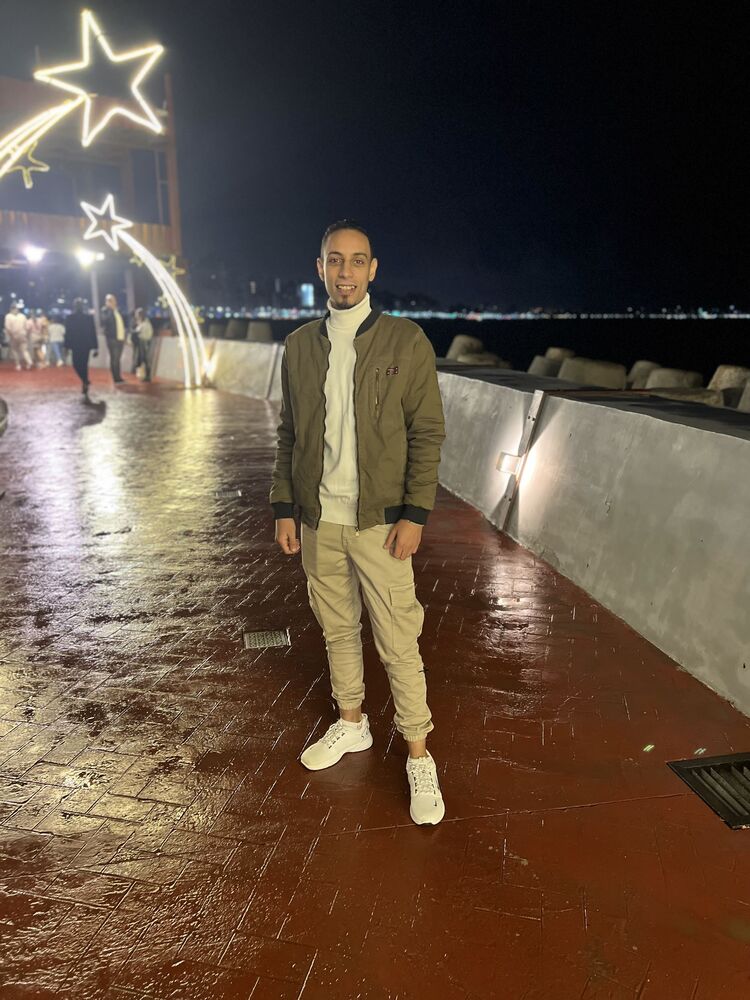  32890150  Sameh, 29 ,    