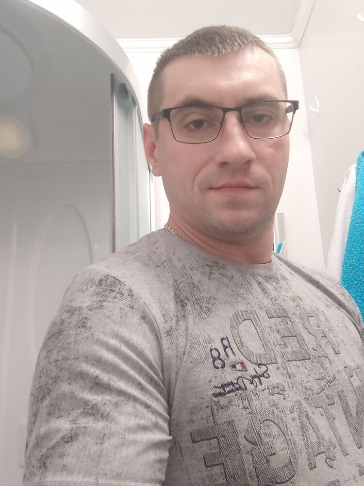 46055060  Denis, 35 ,    