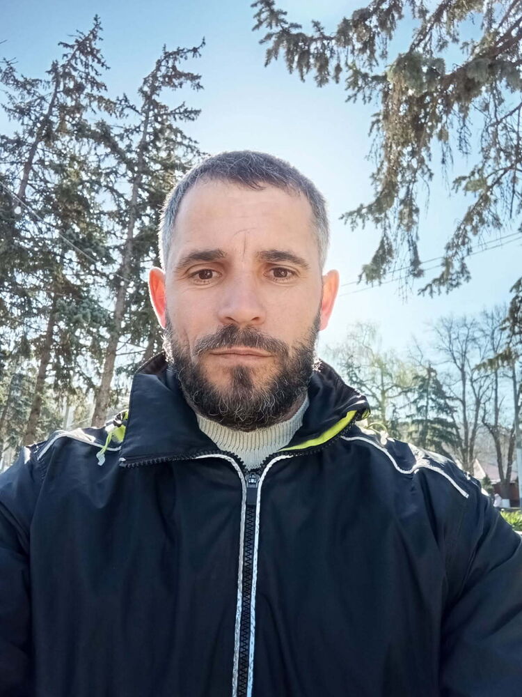  ,   Nikolia, 42 ,     , c 