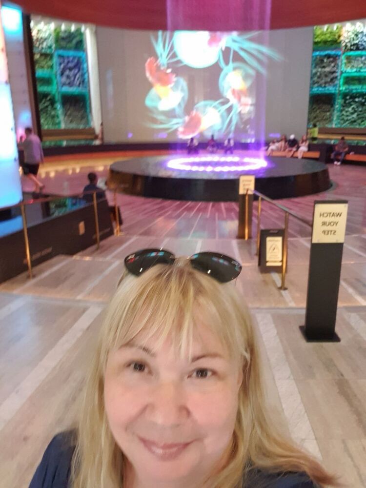  Hollywood,   Nataliia, 60 ,   ,   