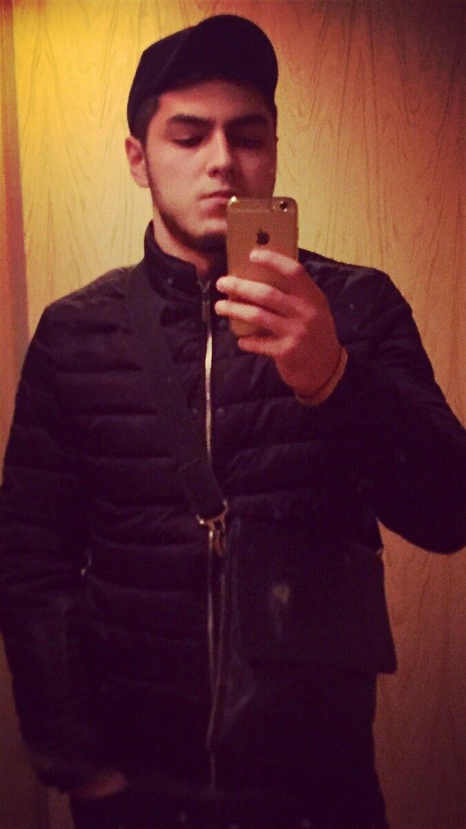  8568110  Artur, 35 ,    