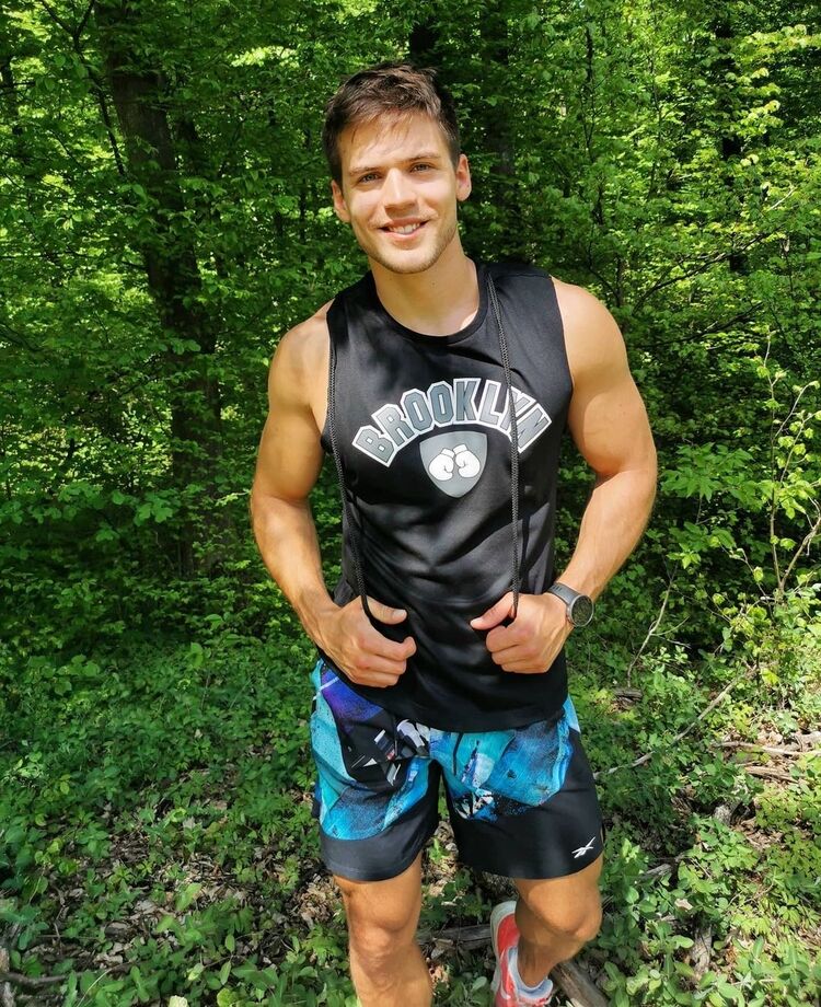  27871780  Anton, 30 ,    