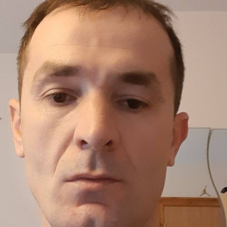  21325180  Tomas, 48 ,    