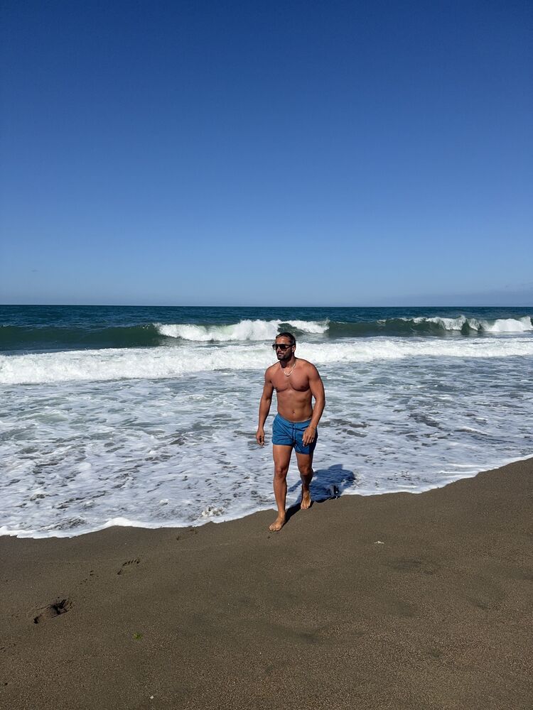  54638730  Yigit, 35 ,    