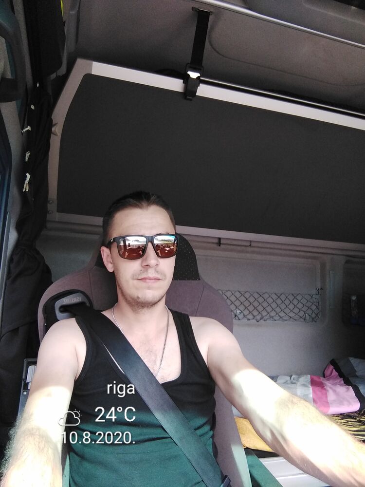 28389110  Mladen, 33 ,    