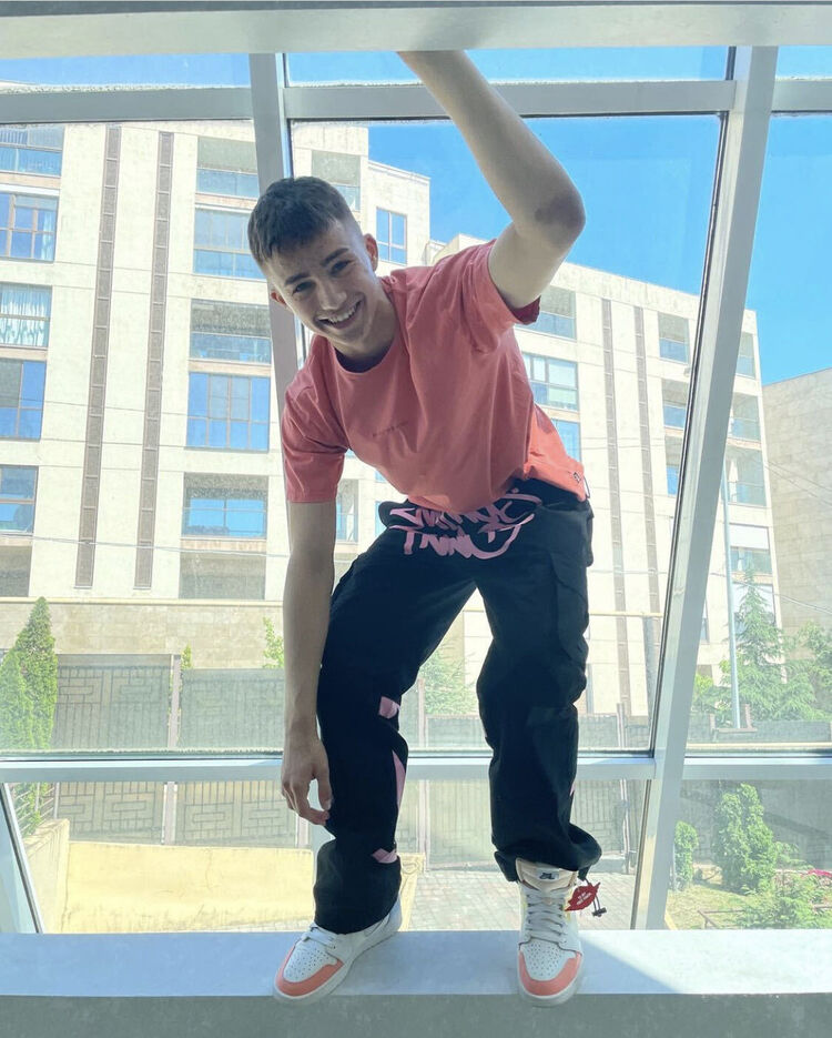  ,   , 24 ,   