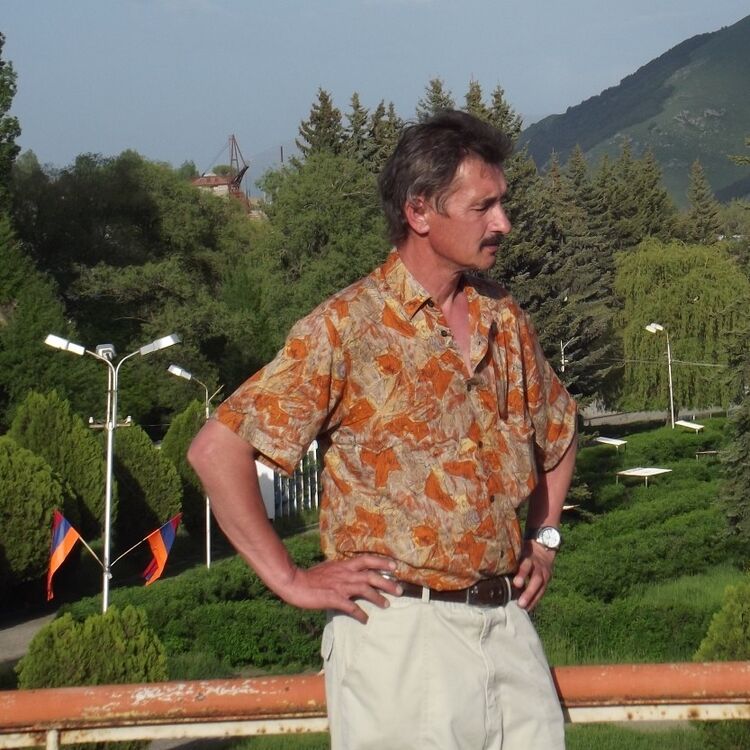  8887290  Jurij, 50 ,    