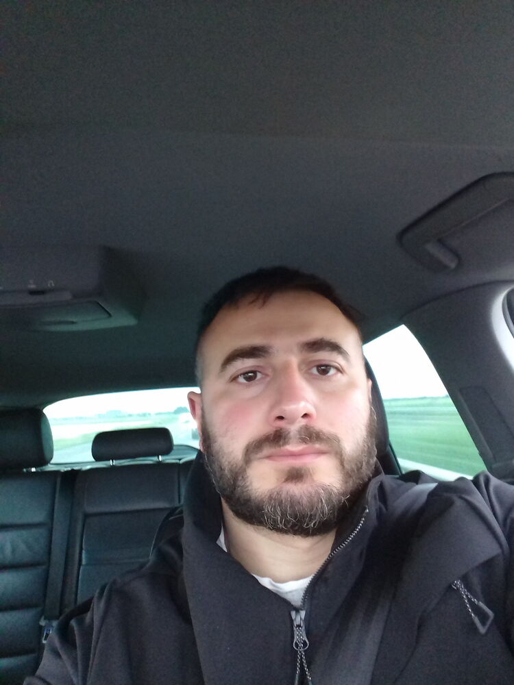  51912110  Artiom, 32 ,    